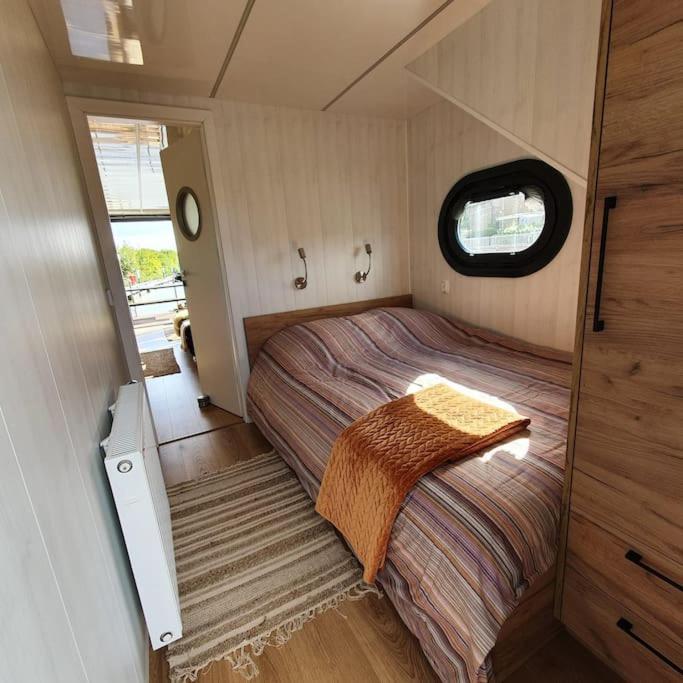 Modern, Brand New Houseboat Near Amsterdam 호텔 모니켄담 외부 사진