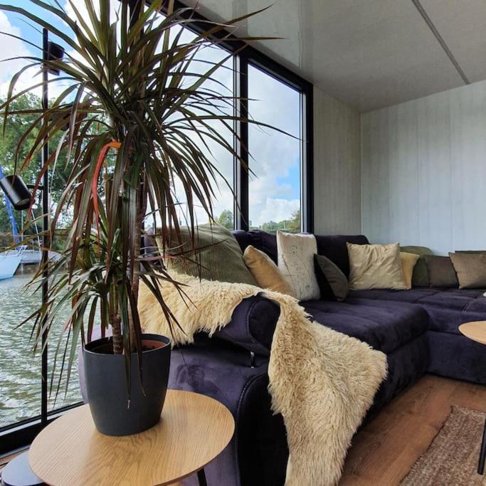 Modern, Brand New Houseboat Near Amsterdam 호텔 모니켄담 외부 사진