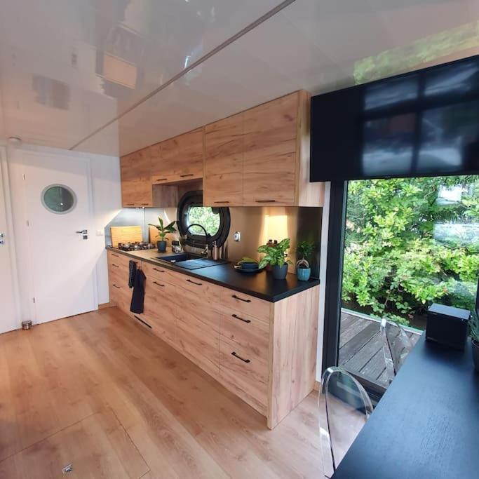 Modern, Brand New Houseboat Near Amsterdam 호텔 모니켄담 외부 사진