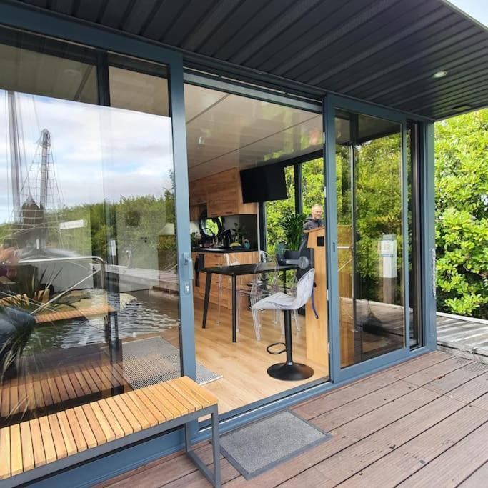 Modern, Brand New Houseboat Near Amsterdam 호텔 모니켄담 외부 사진