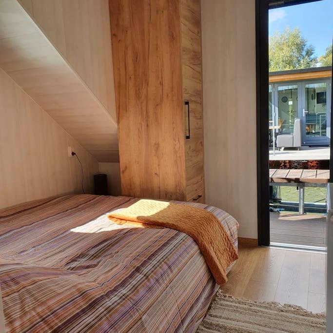Modern, Brand New Houseboat Near Amsterdam 호텔 모니켄담 외부 사진