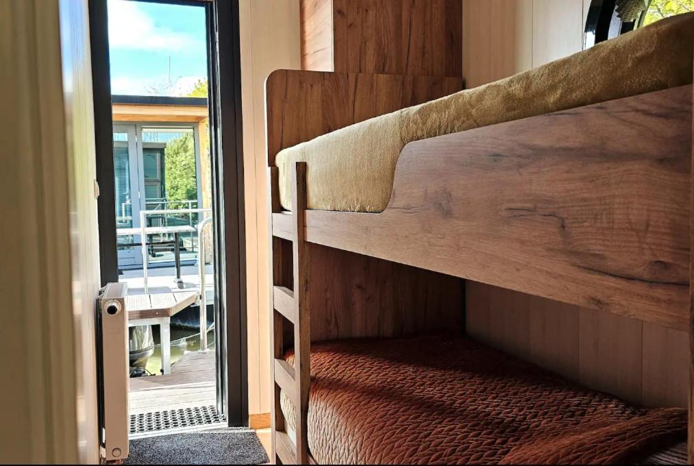 Modern, Brand New Houseboat Near Amsterdam 호텔 모니켄담 외부 사진